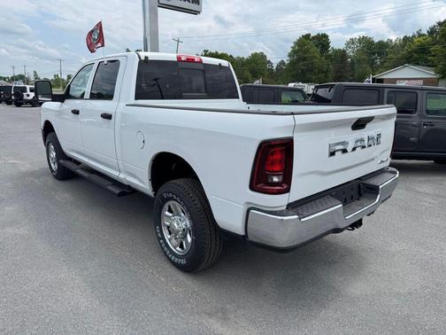 2025 RAM 2500 Tradesman Crew Cab 4x4 6'4' Box