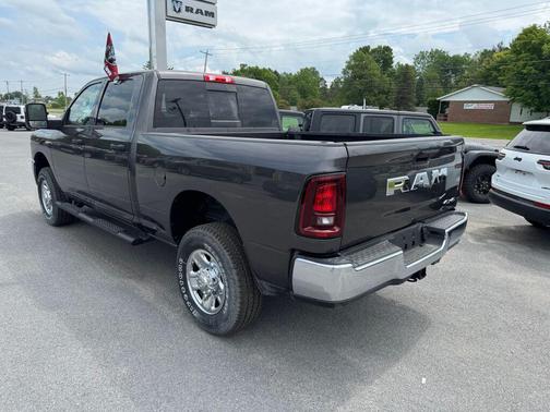 2025 RAM 2500 Tradesman Crew Cab 4x4 6'4' Box
