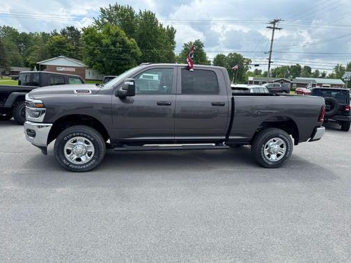 2025 RAM 2500 Tradesman Crew Cab 4x4 6'4' Box
