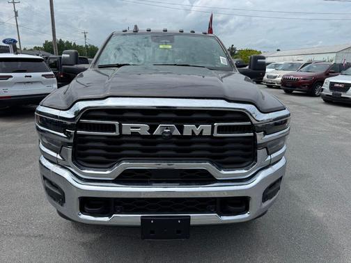 2025 RAM 2500 Tradesman Crew Cab 4x4 6'4' Box
