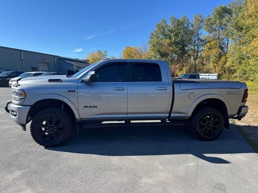 2020 RAM 2500 Laramie Crew Cab 4X4 6'4' Box