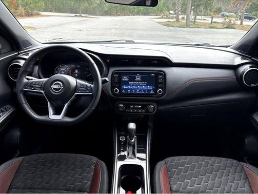 2023 Nissan Kicks SR