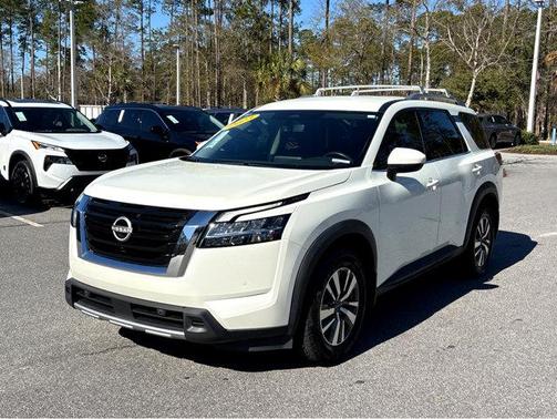 2023 Nissan Pathfinder SL 4WD