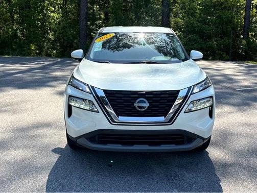 Everest White Pearl 2025 Nissan Rogue SV
