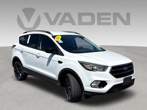 OXFORD WHITE 2017 Ford Escape SE