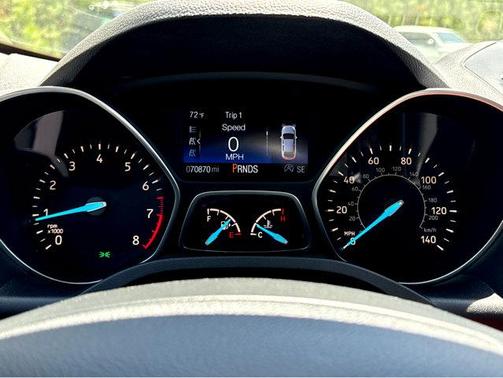 OXFORD WHITE 2017 Ford Escape SE