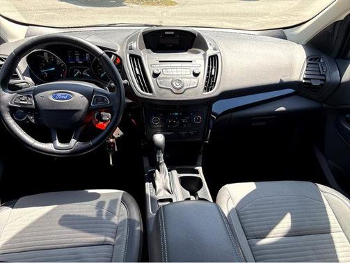 OXFORD WHITE 2017 Ford Escape SE