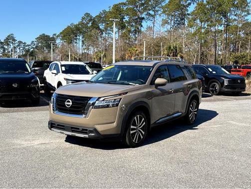 2023 Nissan Pathfinder Platinum FWD