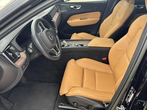 2022 Volvo XC60 B5 Inscription