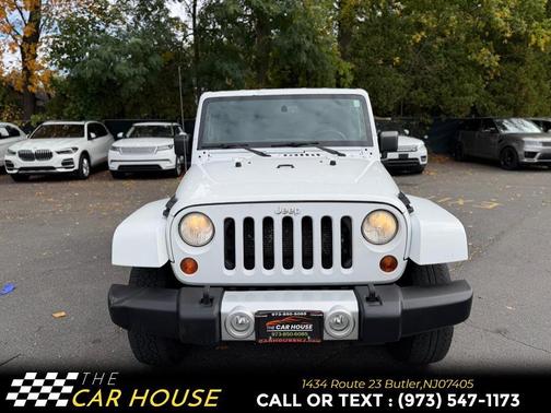 Bright White Clearcoat 2013 Jeep Wrangler Unlimited Sahara