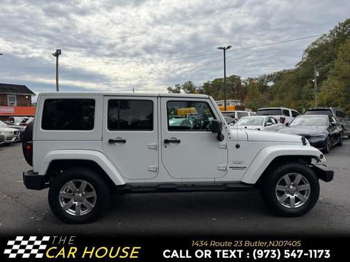 Bright White Clearcoat 2013 Jeep Wrangler Unlimited Sahara