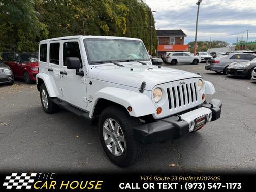 Bright White Clearcoat 2013 Jeep Wrangler Unlimited Sahara