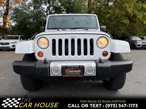 Bright White Clearcoat 2013 Jeep Wrangler Unlimited Sahara