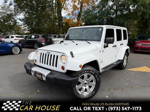 Bright White Clearcoat 2013 Jeep Wrangler Unlimited Sahara