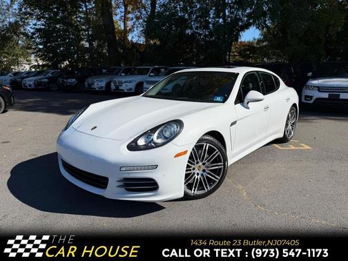 2016 Porsche Panamera 4 Edition