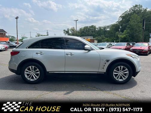2016 INFINITI QX70 Base