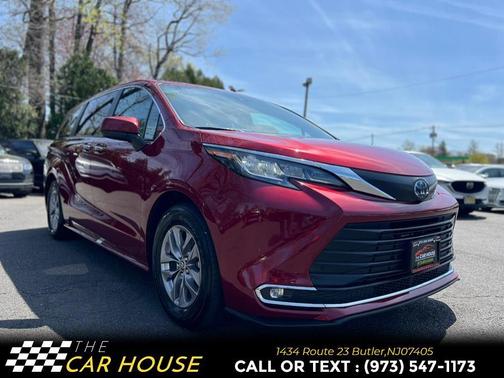2023 Toyota Sienna XLE 8 Passenger