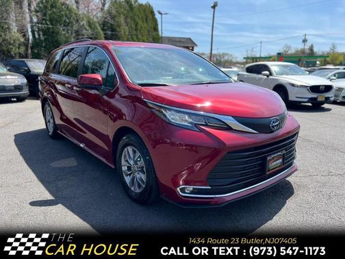 2023 Toyota Sienna XLE 8 Passenger