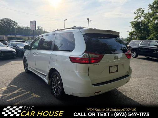White 2019 Toyota Sienna XLE
