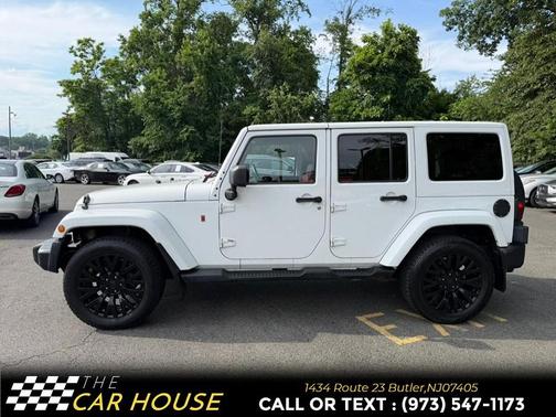Bright White Clearcoat 2013 Jeep Wrangler Unlimited Sahara
