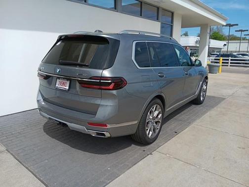 2025 BMW X7 xDrive40i