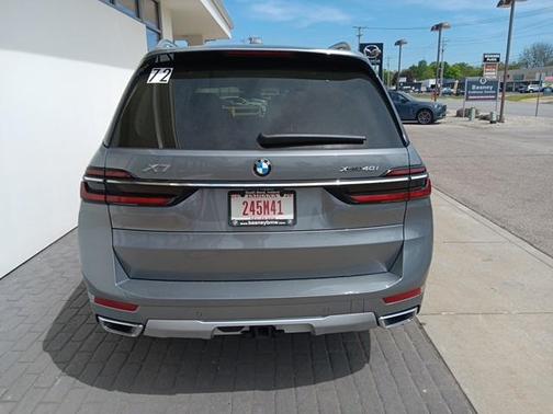 2025 BMW X7 xDrive40i