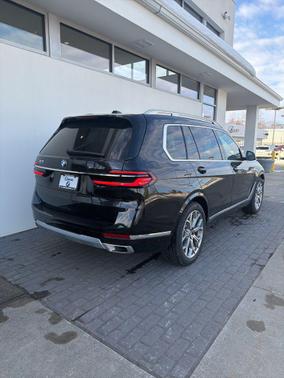 Black Sapphire Metallic 2026 BMW X7 xDrive40i