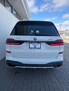 Alpine White 2026 BMW X7 xDrive40i