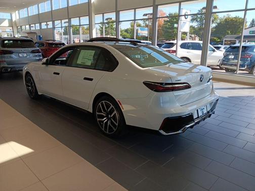 Mineral White Metallic 2026 BMW 750e i xDrive