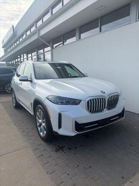 Mineral White Metallic 2026 BMW X5 xDrive40i