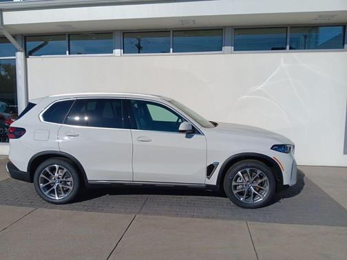 Alpine White 2026 BMW X5 xDrive40i