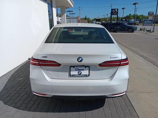 2025 BMW 530 i xDrive