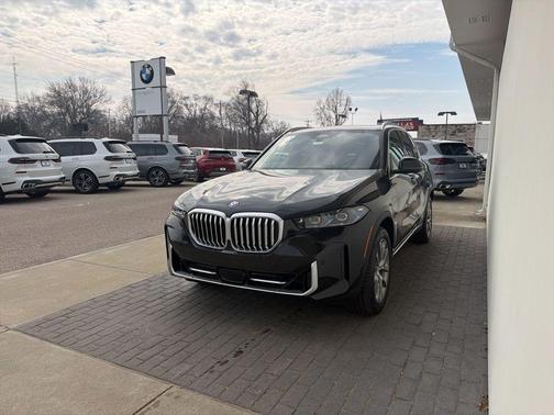 Black Sapphire Metallic 2026 BMW X5 PHEV xDrive50e