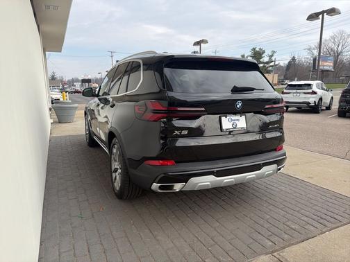 Black Sapphire Metallic 2026 BMW X5 xDrive50e