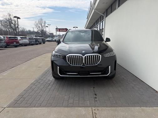 Black Sapphire Metallic 2026 BMW X5 xDrive50e