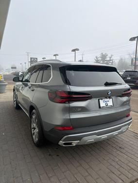 Skyscraper Grey Metallic 2026 BMW X5 xDrive40i