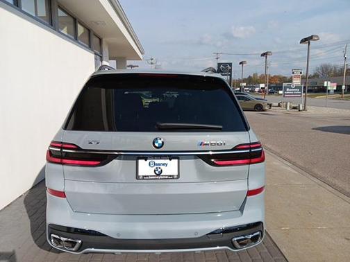 2025 BMW X7 M60i