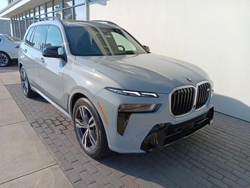 2025 BMW X7 M60i