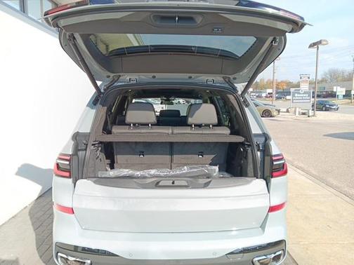 2025 BMW X7 M60i