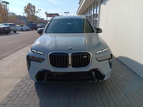 2025 BMW X7 M60i