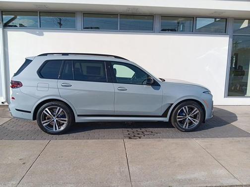 2025 BMW X7 M60i