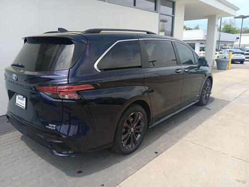 2021 Toyota Sienna XSE 7 Passenger