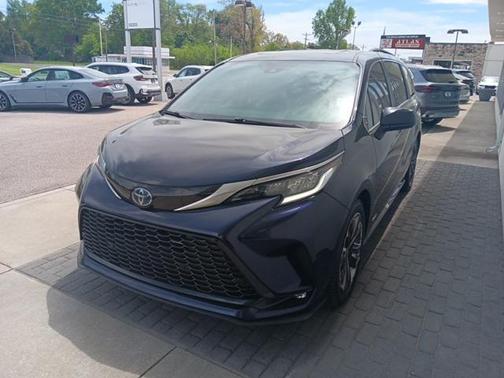 2021 Toyota Sienna XSE 7 Passenger