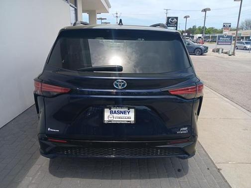 2021 Toyota Sienna XSE 7 Passenger