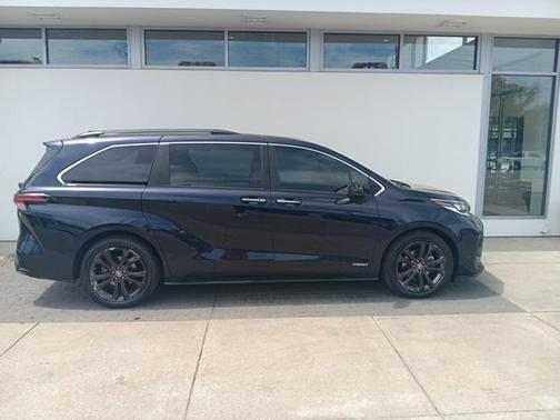 2021 Toyota Sienna XSE 7 Passenger