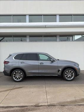 Skyscraper Grey Metallic 2026 BMW X5 xDrive40i
