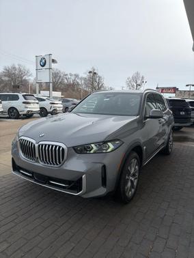 Skyscraper Grey Metallic 2026 BMW X5 xDrive40i