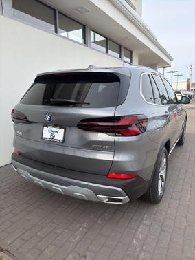 Skyscraper Grey Metallic 2026 BMW X5 xDrive40i