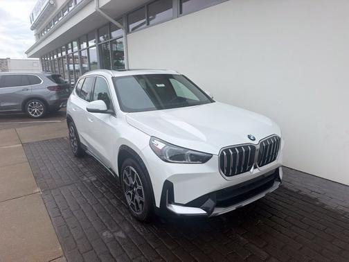 Alpine White 2027 BMW X1 xDrive28i