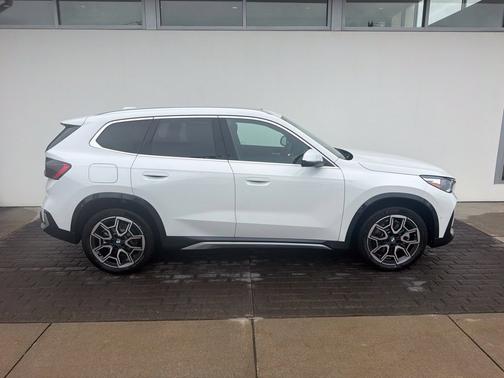 Alpine White 2027 BMW X1 xDrive28i